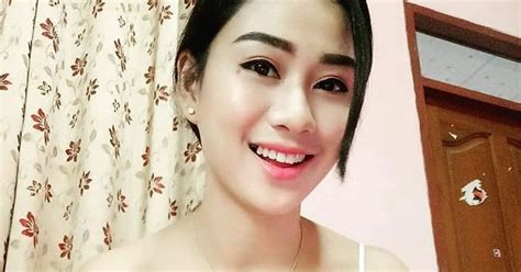 bokep indo tante ngentot sama +brondong